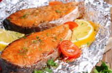 Красная рыба запеченная в фольге — вкусное и полезное блюдо!