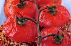 Запеченные томаты с начинкой из киноа — готовится быстро и усваивается легко!