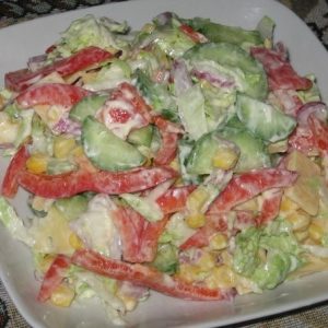 Салат «Фантазия» — замечательный салат, в котором много свежих овощей!