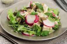 Салат из курицы с сельдереем и грибами — вкусный, полезный и питательный салат!