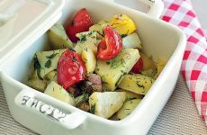 Картофель с копченой грудинкой — отличный быстрый рецепт ароматного блюда!