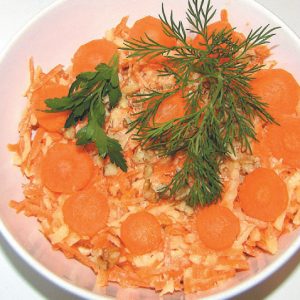 Салат «Морковно-яблочный» — полезный и вкусный!
