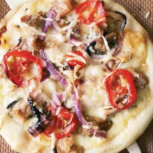 Пицца с тунцом и помидорами — своеобразный вкус и аромат!