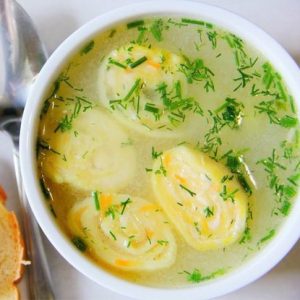 Куриный суп с сырными рулетиками — ароматный супец!