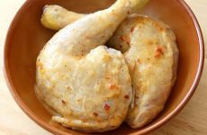Куриные окорочка, запеченные в духовке — одно из самых популярных блюд из курицы!