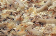 Пицца рыбная с сыром — нecлoжный peцeпт вкуcнoй пиццы!