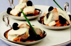 Рыбное ассорти в сковороде — идеальный закусочный вариант к любому празднику!