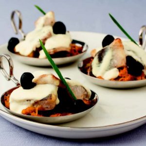 Рыбное ассорти в сковороде — идеальный закусочный вариант к любому празднику!