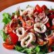 Салат с кальмарами и оливками — сытный и питательный!