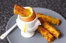 Яйцо с гренками к завтраку по-английски — быстрый сытный завтрак!