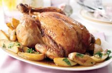 Цыпленок с лимоном и гарниром из ароматного картофеля — вкусное блюдо!