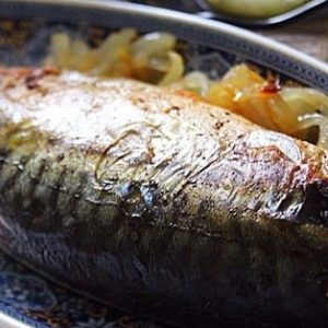 Скумбрия запечённая в пергаменте — рыба получается очень сочной, нежной и вкусной!