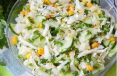 Салат с капустой, огурцами и кукурузой — очень вкусный и простой!