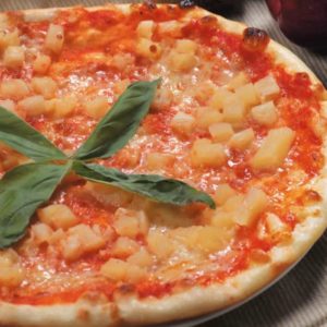 Пицца с ананасом и базиликом — знаменитая пицца на твоем столе!