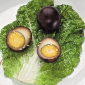 Тушеные яйца — очень необычная закуска!