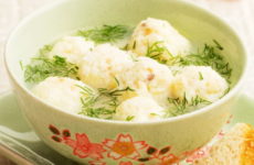 Рыбный бульон с фрикадельками — очень своевременный рецепт!