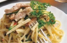 Итальянский салат с макаронными изделиями — сытный салатик!