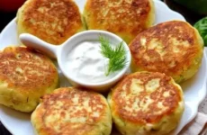 Бульбяники со шкварками — просто, сытно и очень вкусно!